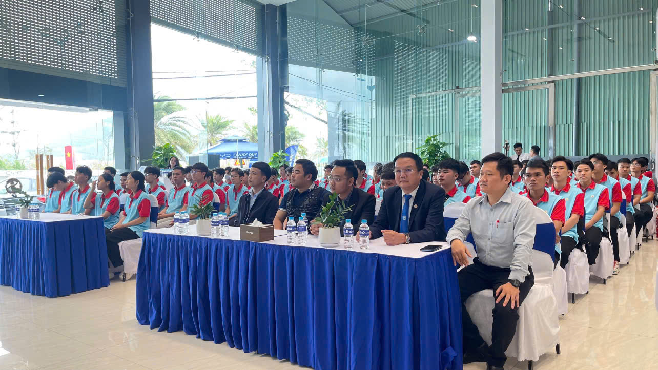 Sinh Viên Đại Học Quy Nhơn trong ngày hội workshop cùng " Công Nghệ Trên Xe ByD" 21 Sinh Viên Đại Học Quy Nhơn trong ngày hội workshop cùng " Công Nghệ Trên Xe ByD" 1 Sinh Viên Đại Học Quy Nhơn trong ngày hội workshop cùng " Công Nghệ Trên Xe ByD"